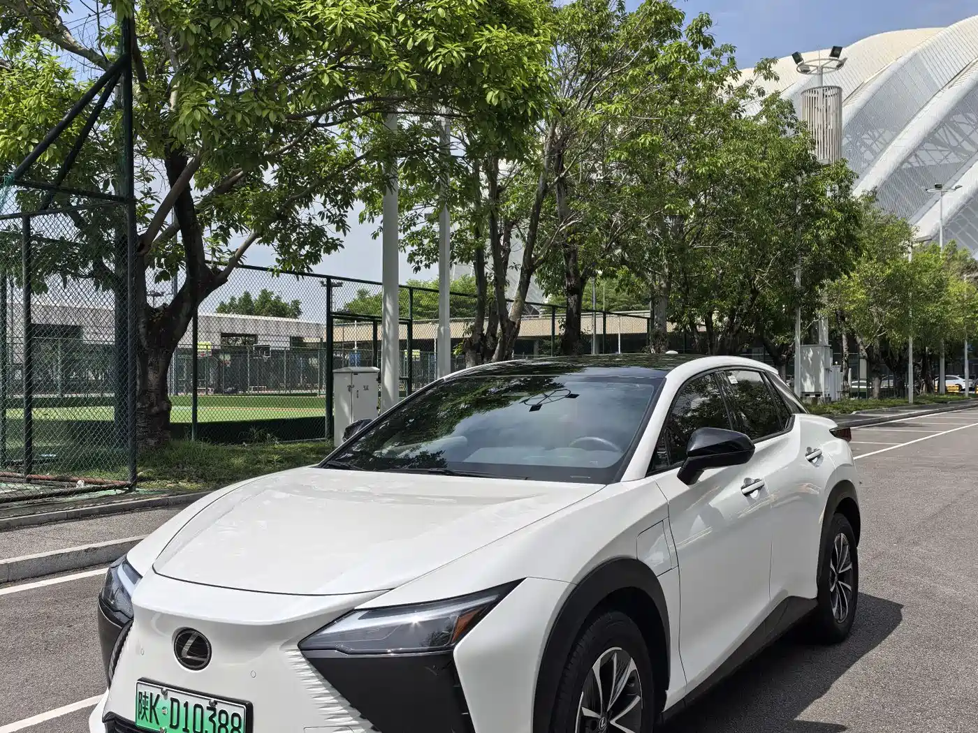 Lexus RZ 2023 450e 4WD Deluxe