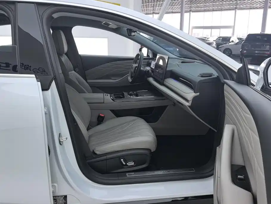 Geely Galaxy Galaxy Xingyao 8 2026 2025 130km EM-i Premium Edition