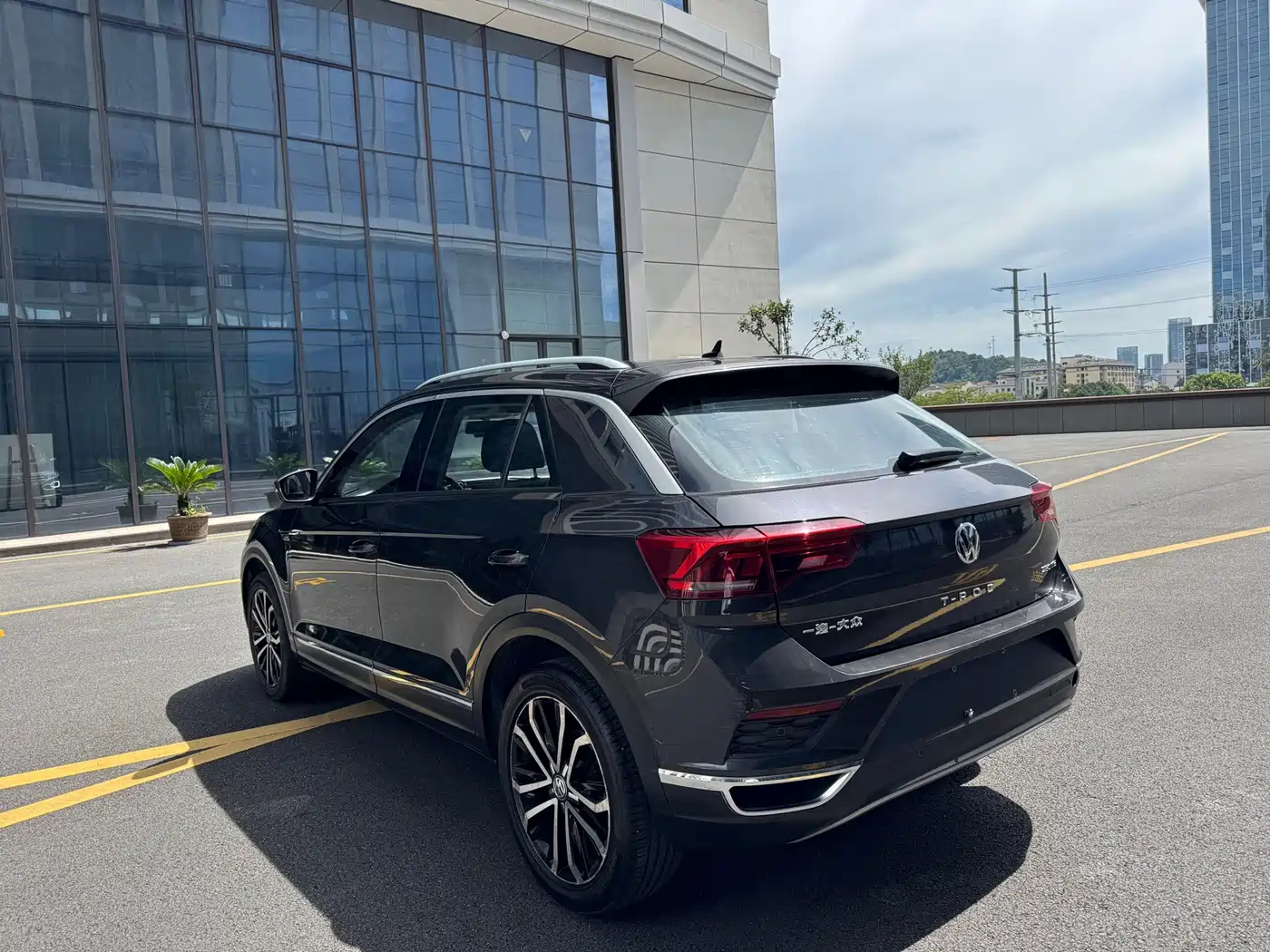 Photo 7 - Volkswagen T-ROC