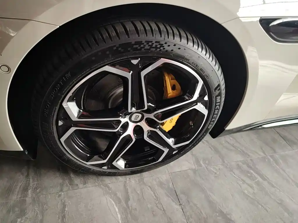 Фото 25 - Xiaomi Auto Xiaomi SU7