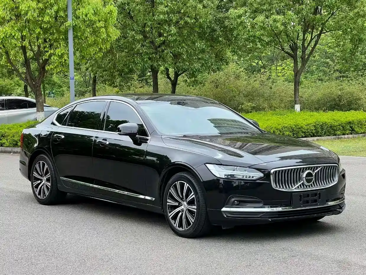 Фото 1 - Volvo S90