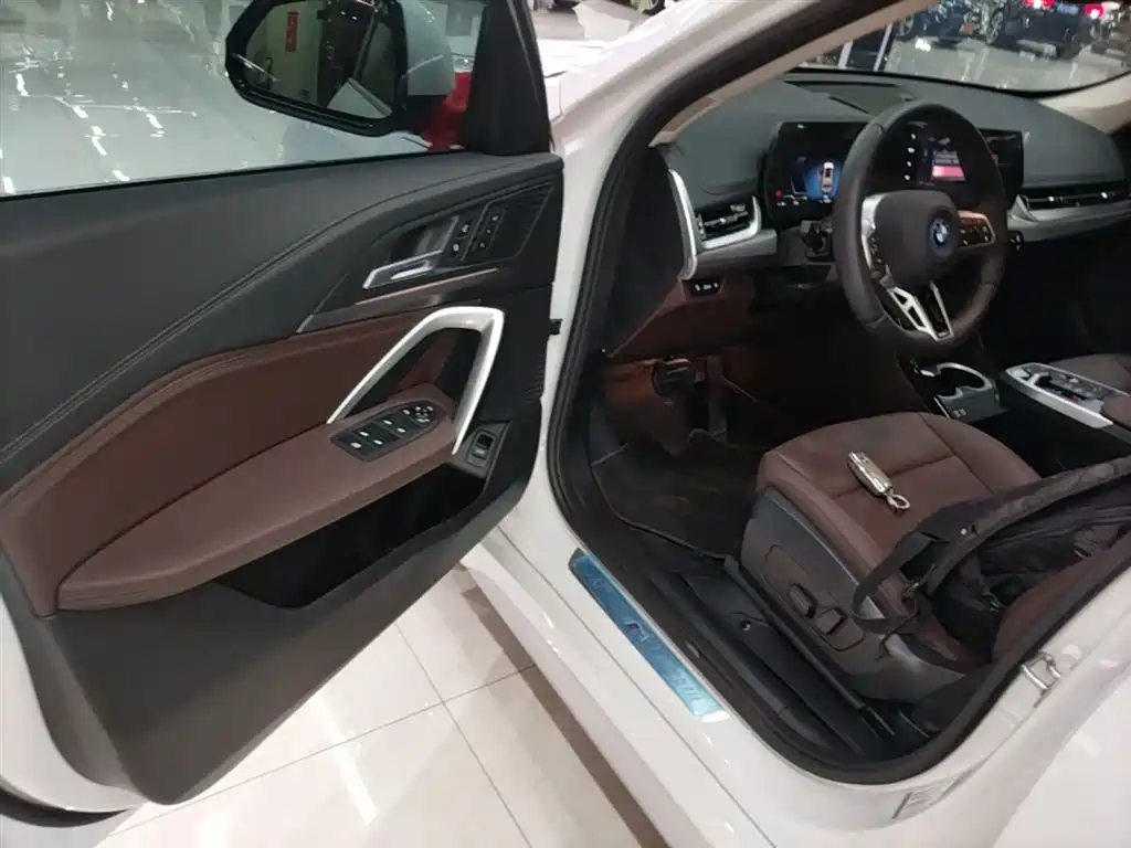 BMW iX1 2023 eDrive25L M Sport Package фото 16