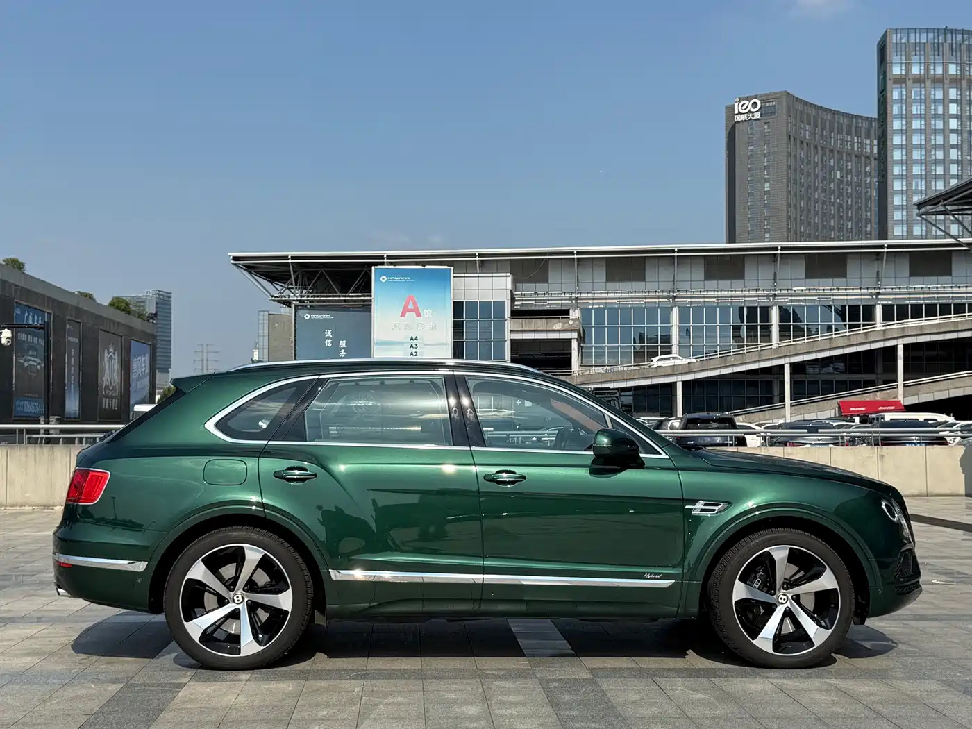 Фото 6 - Bentley Bentayga Hybrid