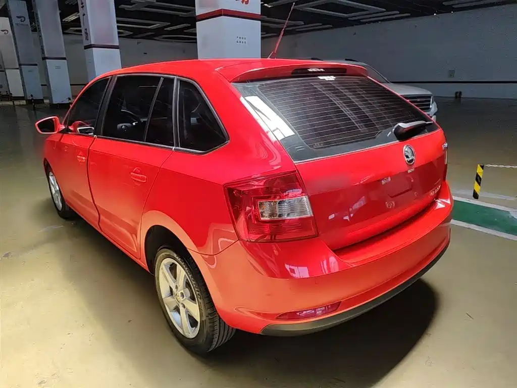 Škoda Skoda Rapid Spaceback 2016 Facelift 1.6L Automatic Innovation Edition фото 5