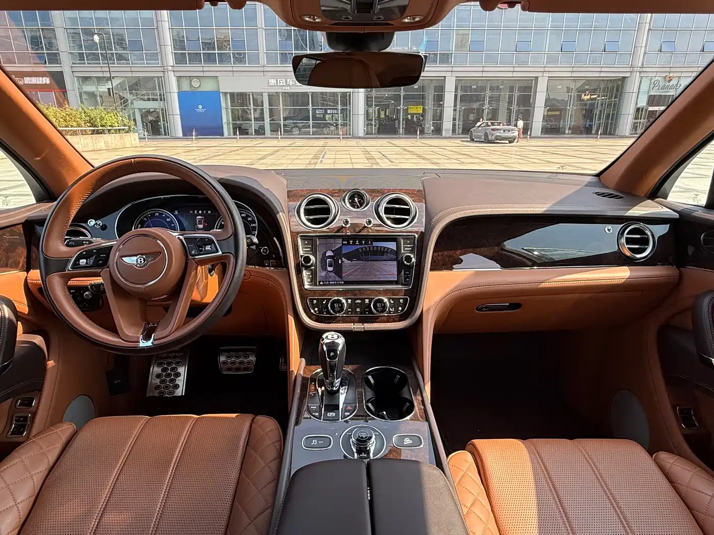 Фото 15 - Bentley Bentayga Hybrid