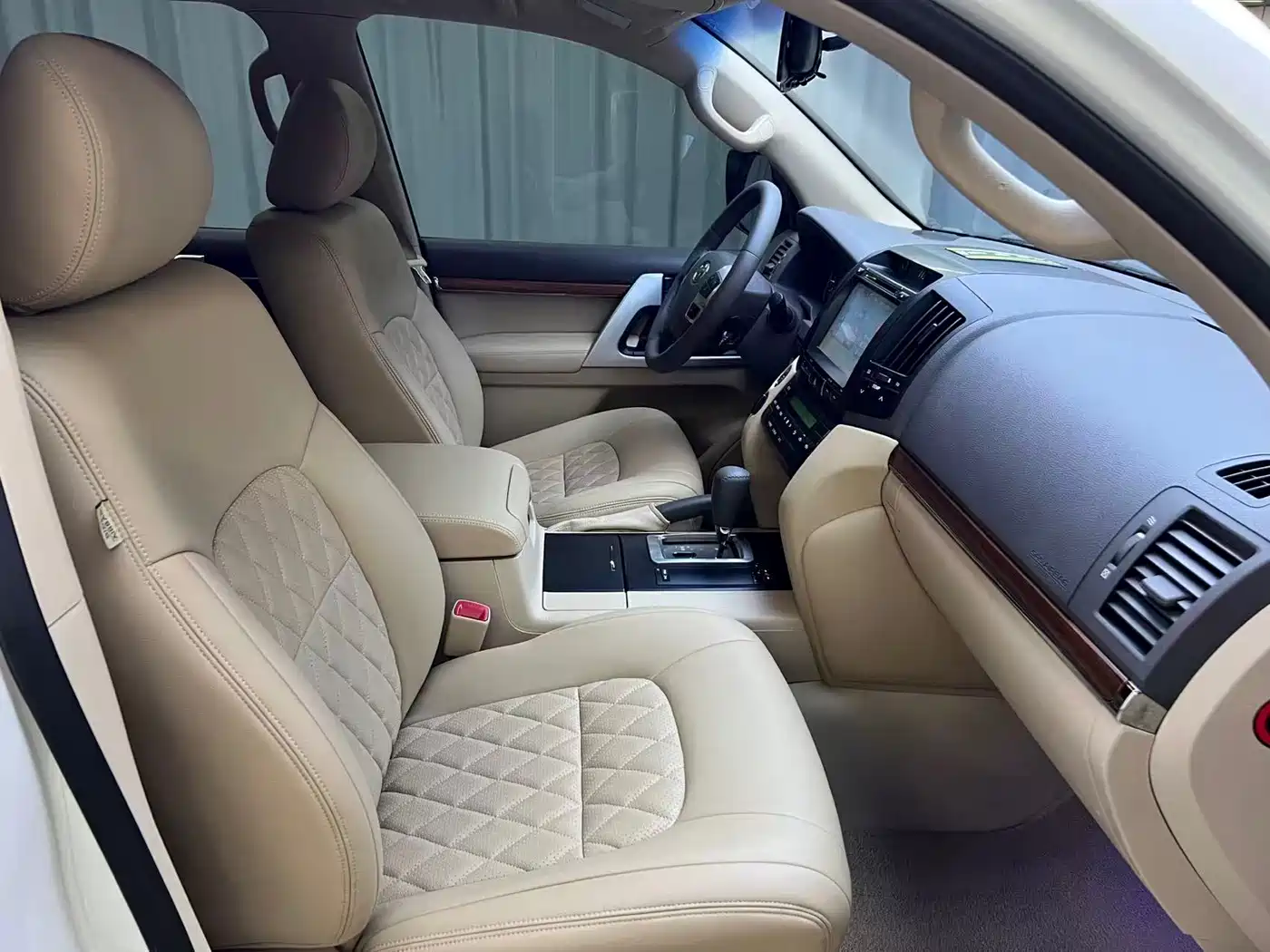 Toyota Land Cruiser (Import) 2015 2015 4.0L V6 Middle East Low Configuration Edition