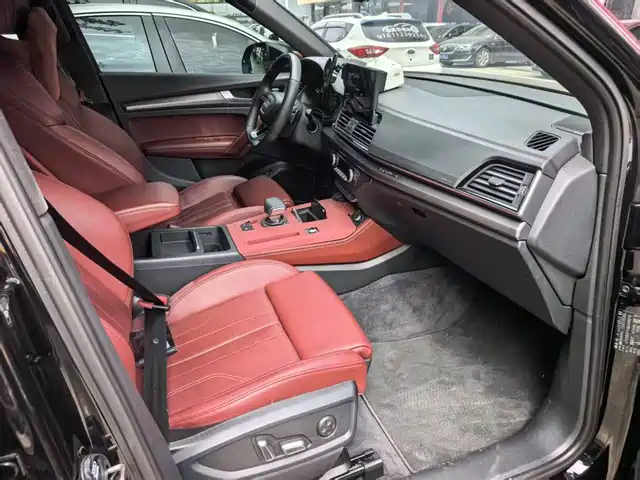 Audi Q5L 2025 45th Anniversary Edition 45 TFSI Luxury Sport — фото 4