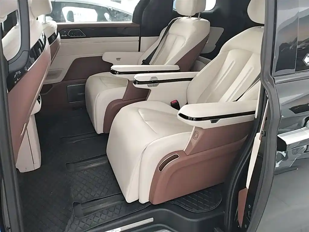 BYD Xia 2025 DM-i 1.5T 180km Excellence фото 17