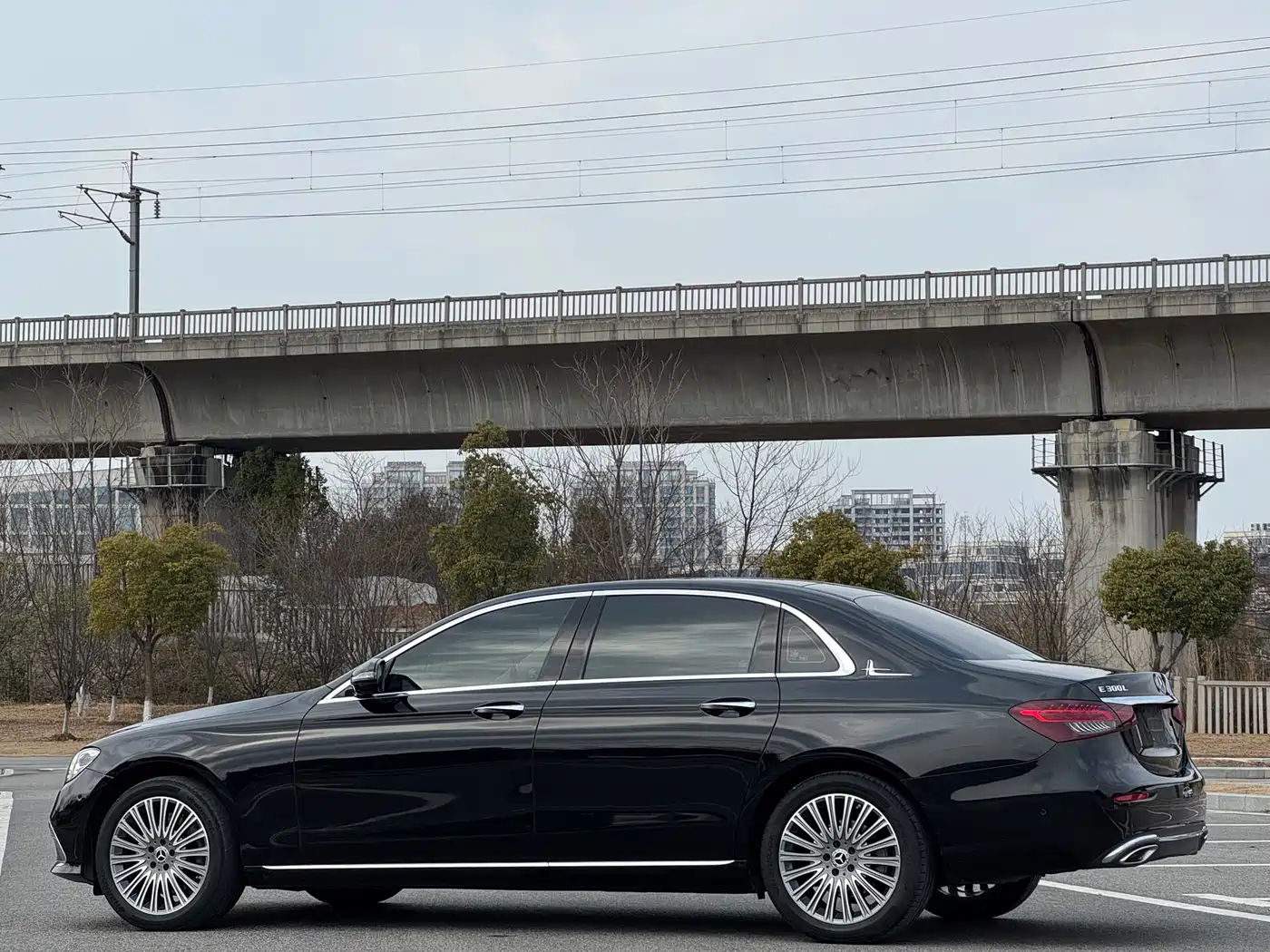 Mercedes-Benz E-Class 2022 E 300 L Luxury фото 19