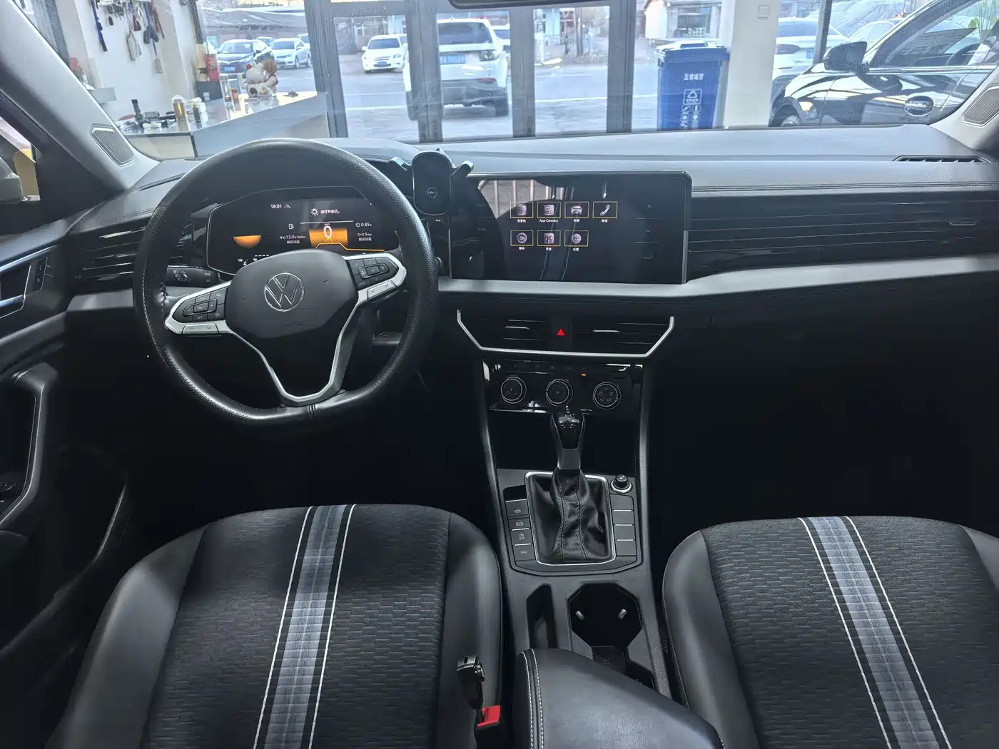 Volkswagen Sagitar 2025 300TSI DSG Flying Leap Edition фото 9