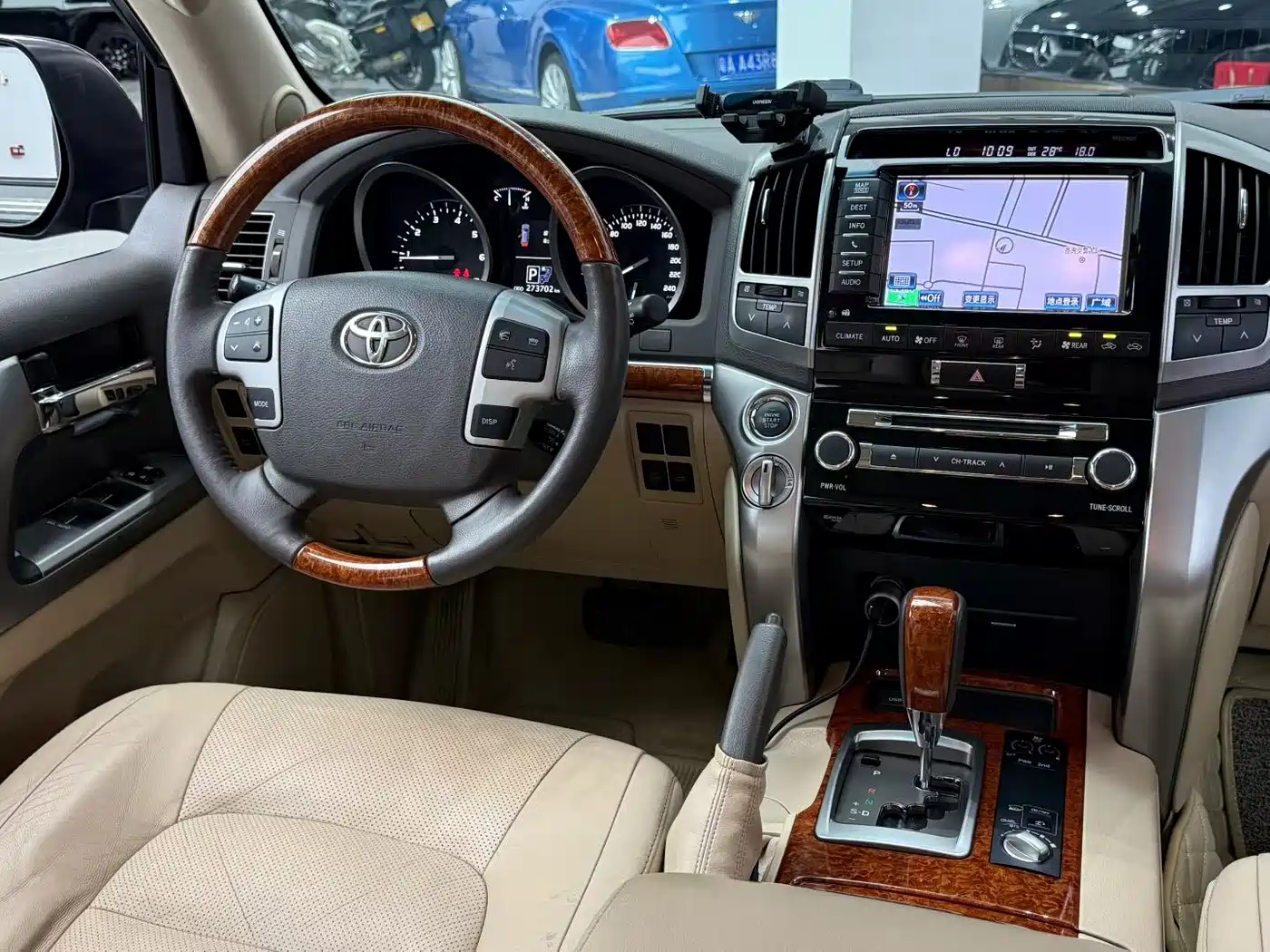 Toyota Land Cruiser 2012 4.6L Automatic VX-R фото 4
