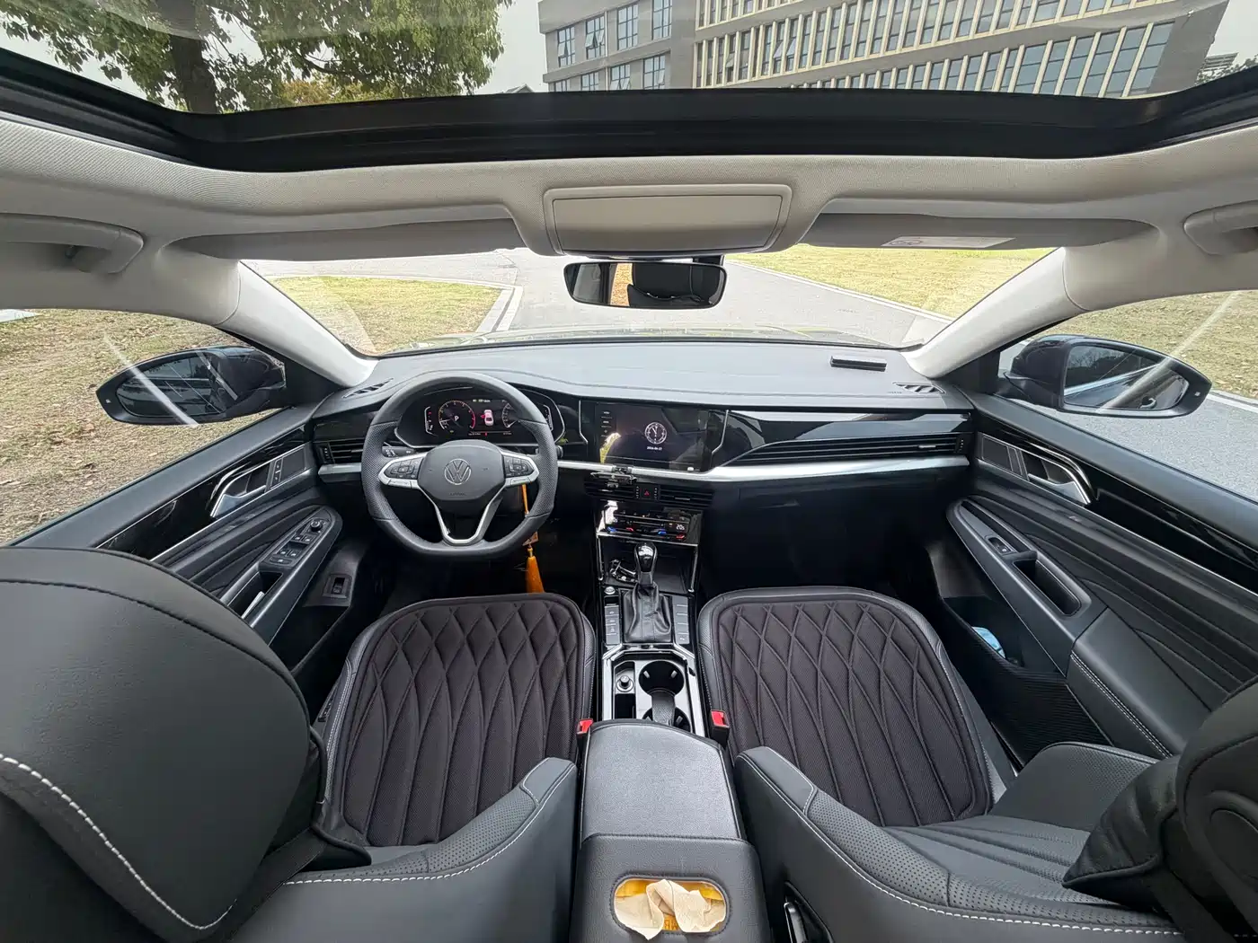 Volkswagen Passat 2025 Outstanding 380TSI Starlight Dragon Soaring Edition фото 19