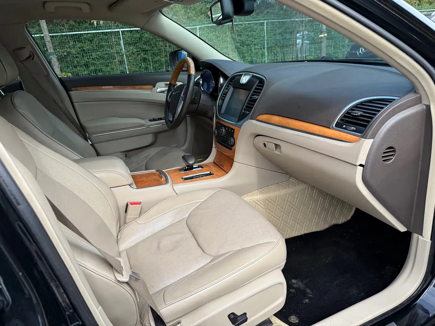 Chrysler 300C (Import) 2014 2013 Model 3.6L Premium Comfort Edition
