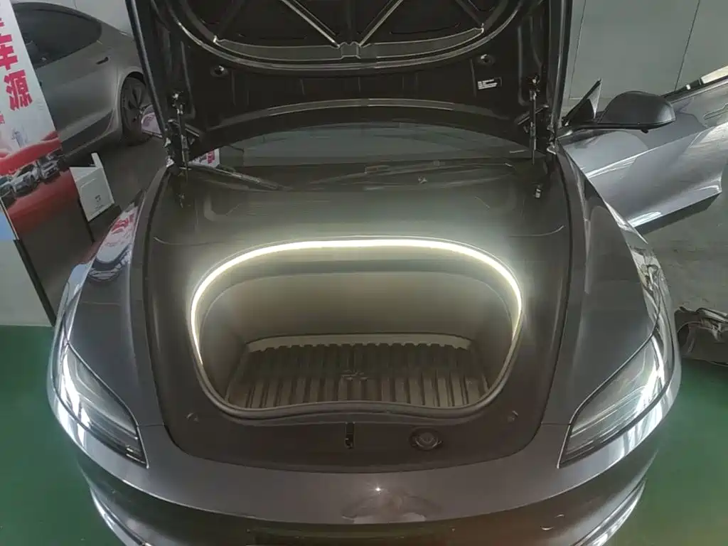 Фото 20 - Tesla Model 3