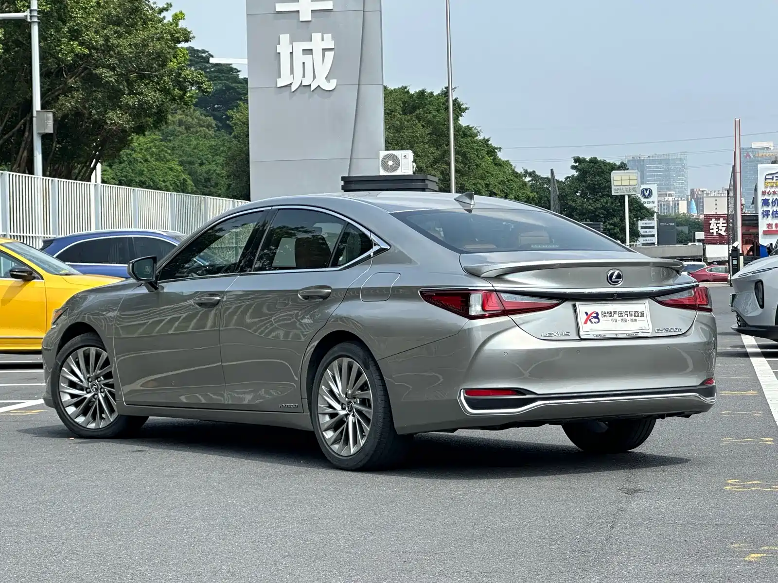 Фото 5 - Lexus ES