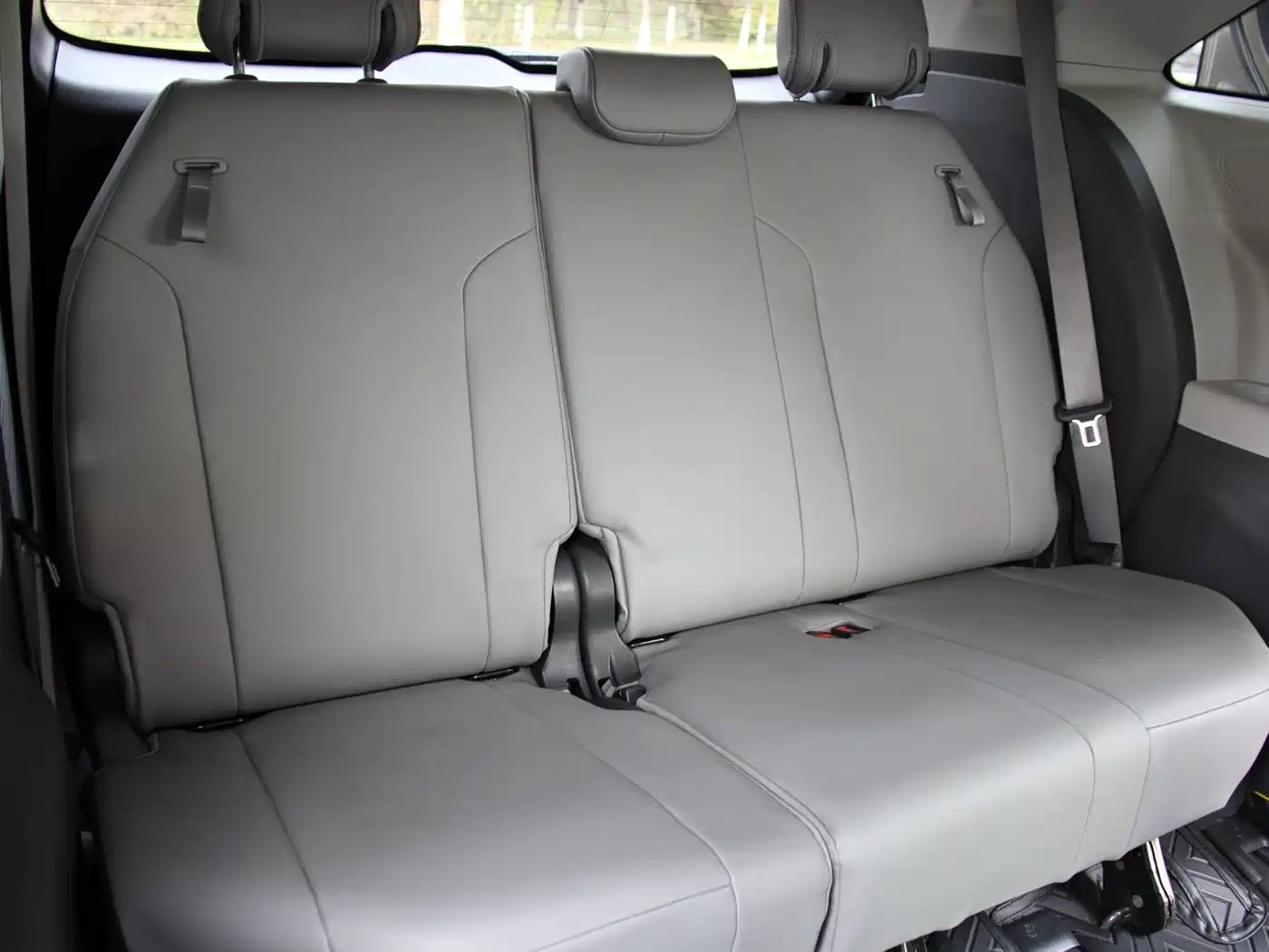 Toyota Sienna 2021 2.5L Hybrid Platinum Edition фото 17