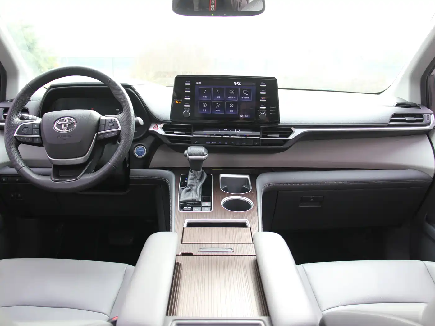 Toyota Sienna 2021 2.5L Hybrid Platinum Edition фото 18