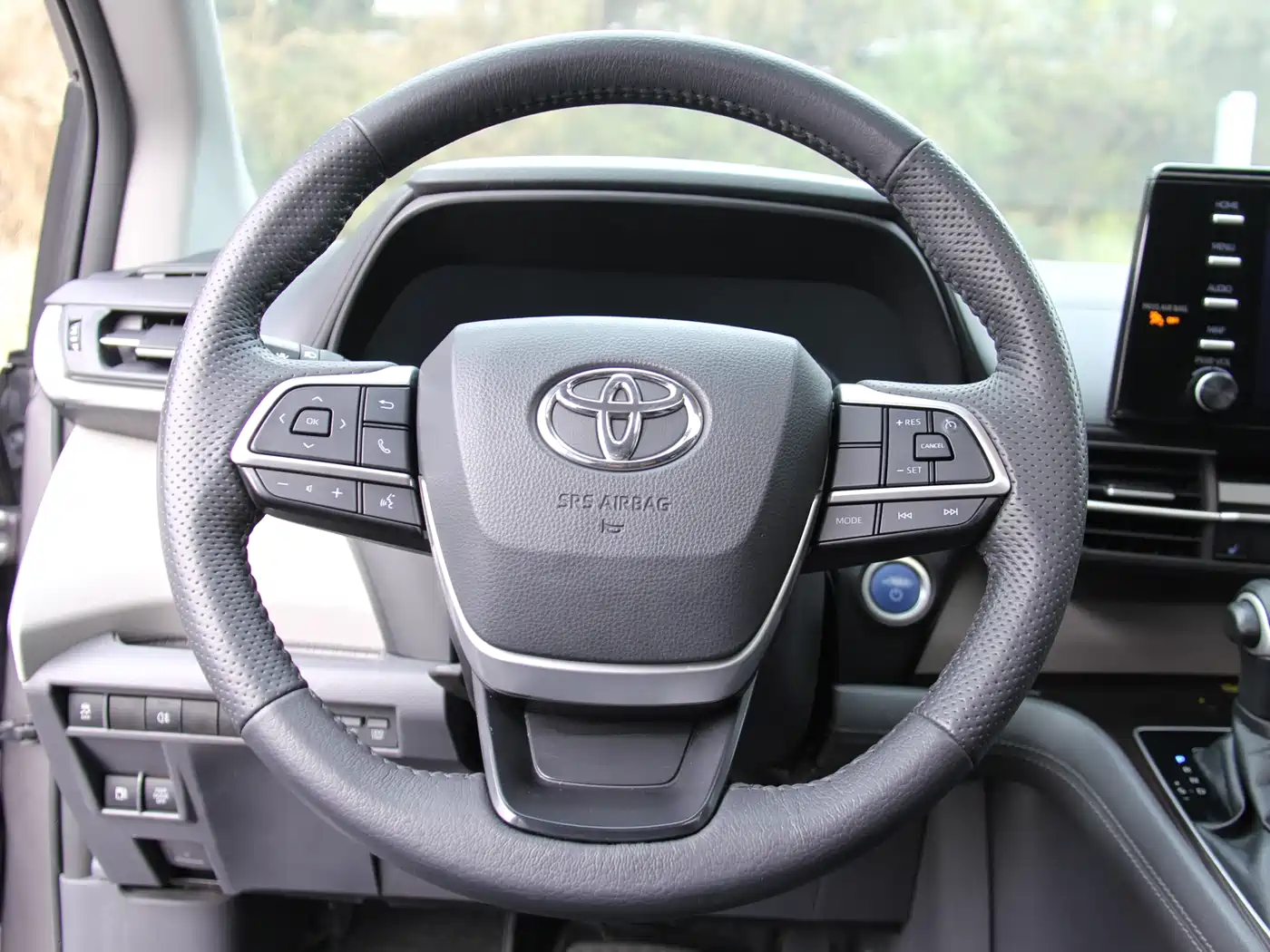 Toyota Sienna 2021 2.5L Hybrid Platinum Edition фото 23
