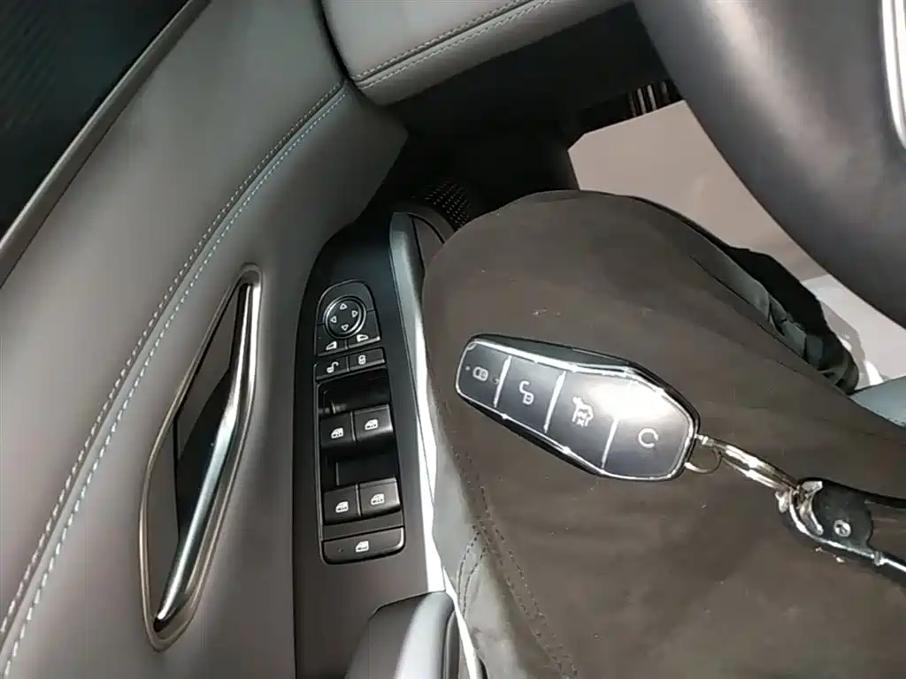 BYD Qin L 2025 DM-i Smart Drive Edition 80KM Leading фото 9