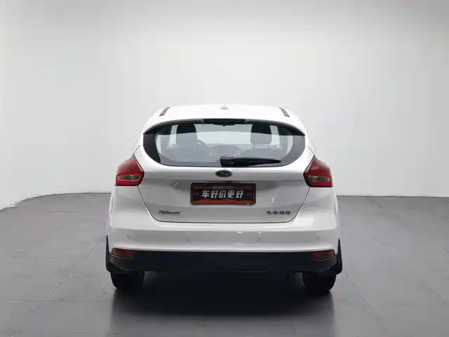 Ford Focus 2017 Hatchback 1.6L Auto Fashion Smart Edition — фото 4