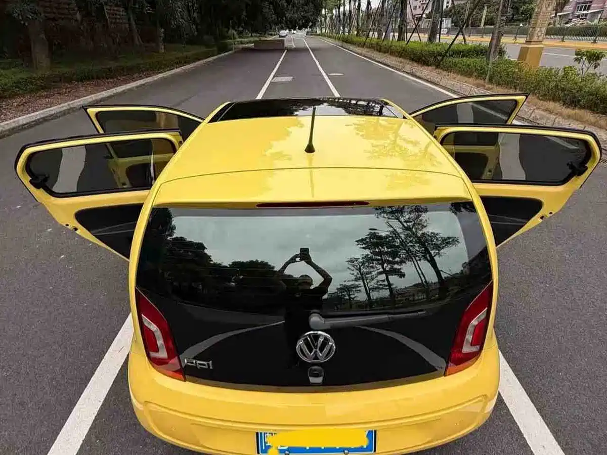 Volkswagen up! 2015 1.0L high up! фото 4