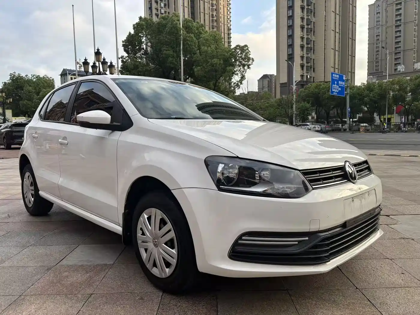 Volkswagen Polo 2016 1.4L Automatic Trend фото 3