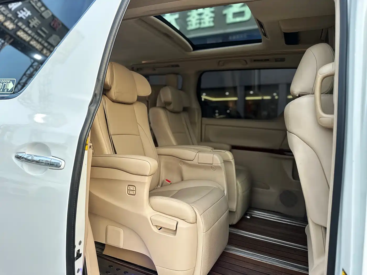 Toyota Alphard 2011 3.5L Luxury Edition фото 12