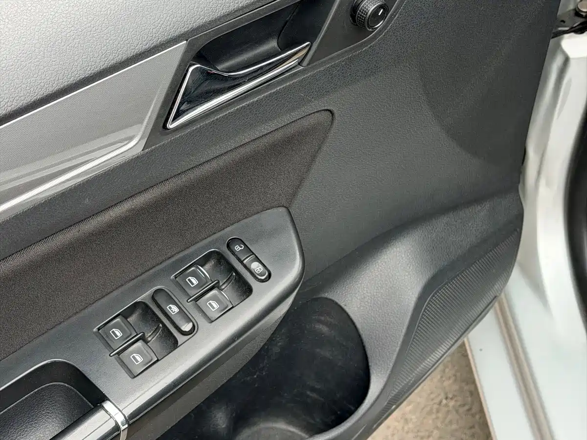 Volkswagen Bora 2013 2013 1.6L Manual Fashion Model