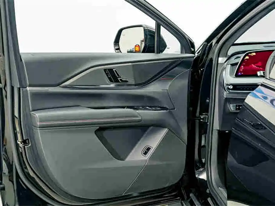 Cadillac XT5 2025 2.0T Luxury фото 16