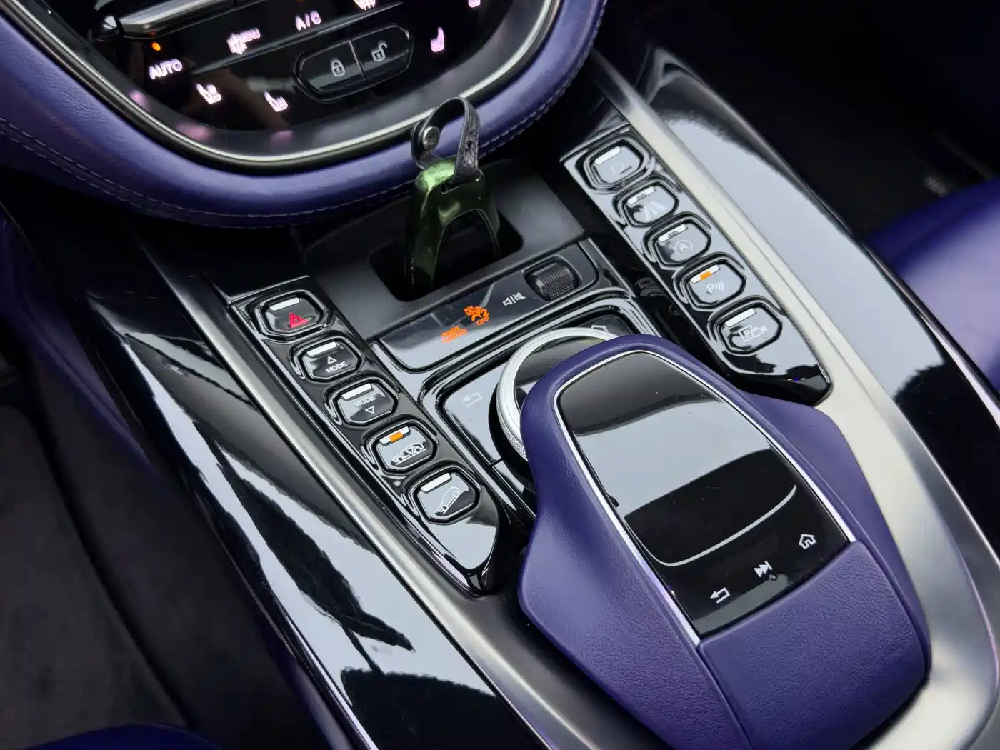 Aston Martin DBX 2022 2020 4.0T V8