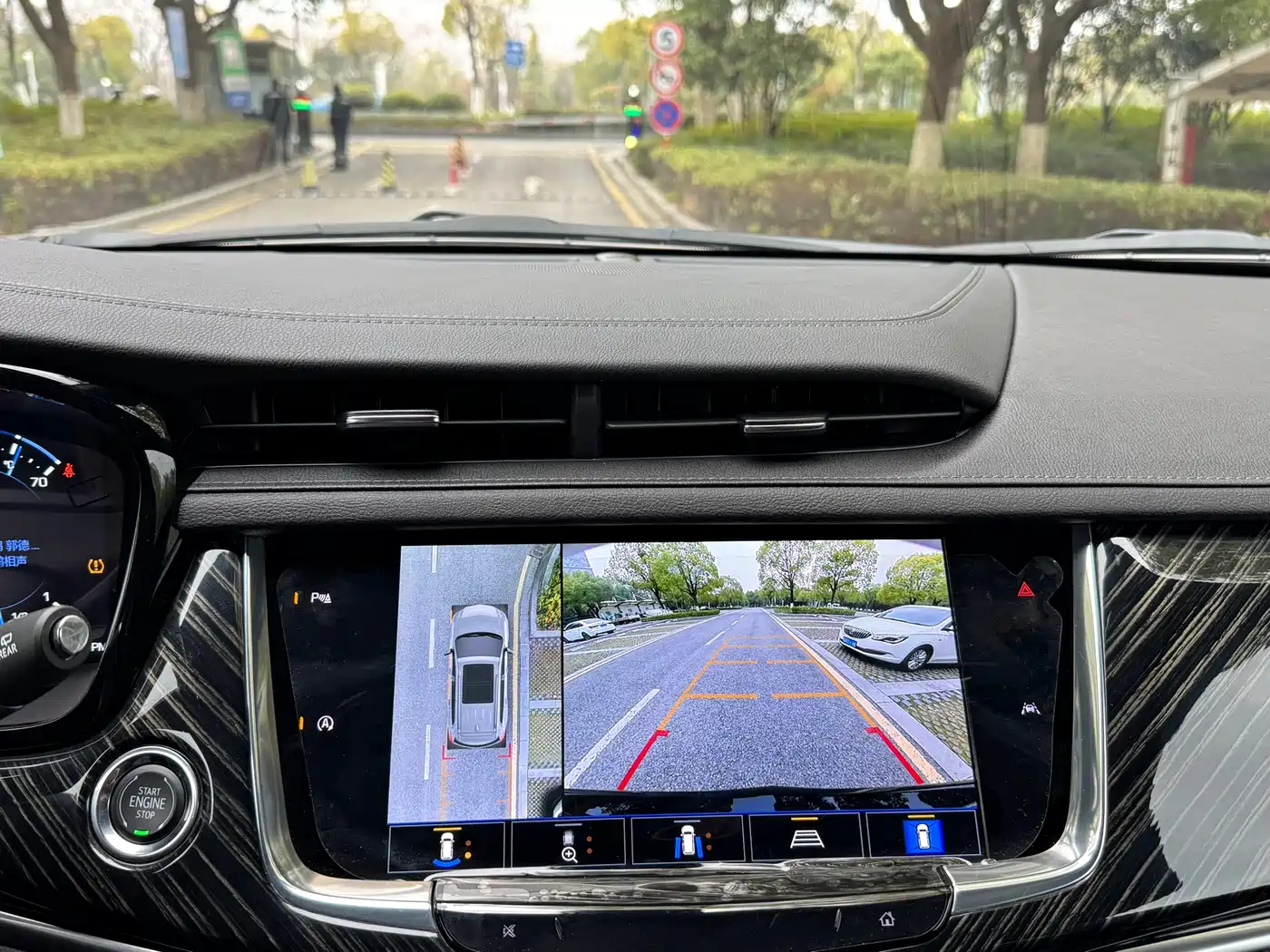 CADILLAC XT6