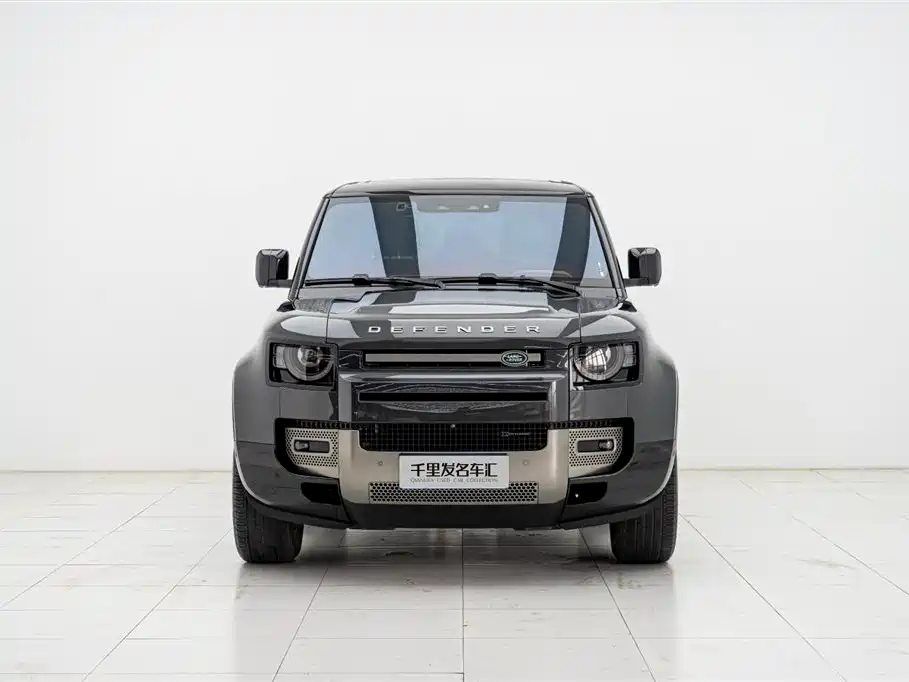 Land Rover Defender 2023 Model 90 2.0T P300 X-DYNAMIC HSE фото 2