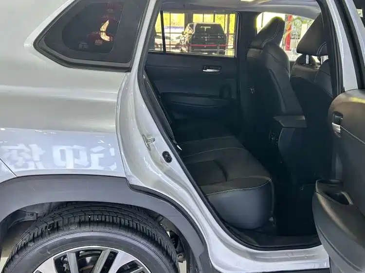 Toyota Frontlander 2022 2.0L CVT Luxury PLUS Edition фото 9