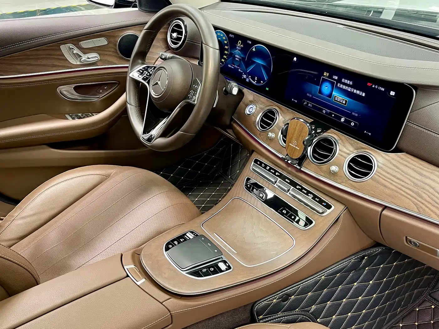 MERCEDES-BENZ E CLASS