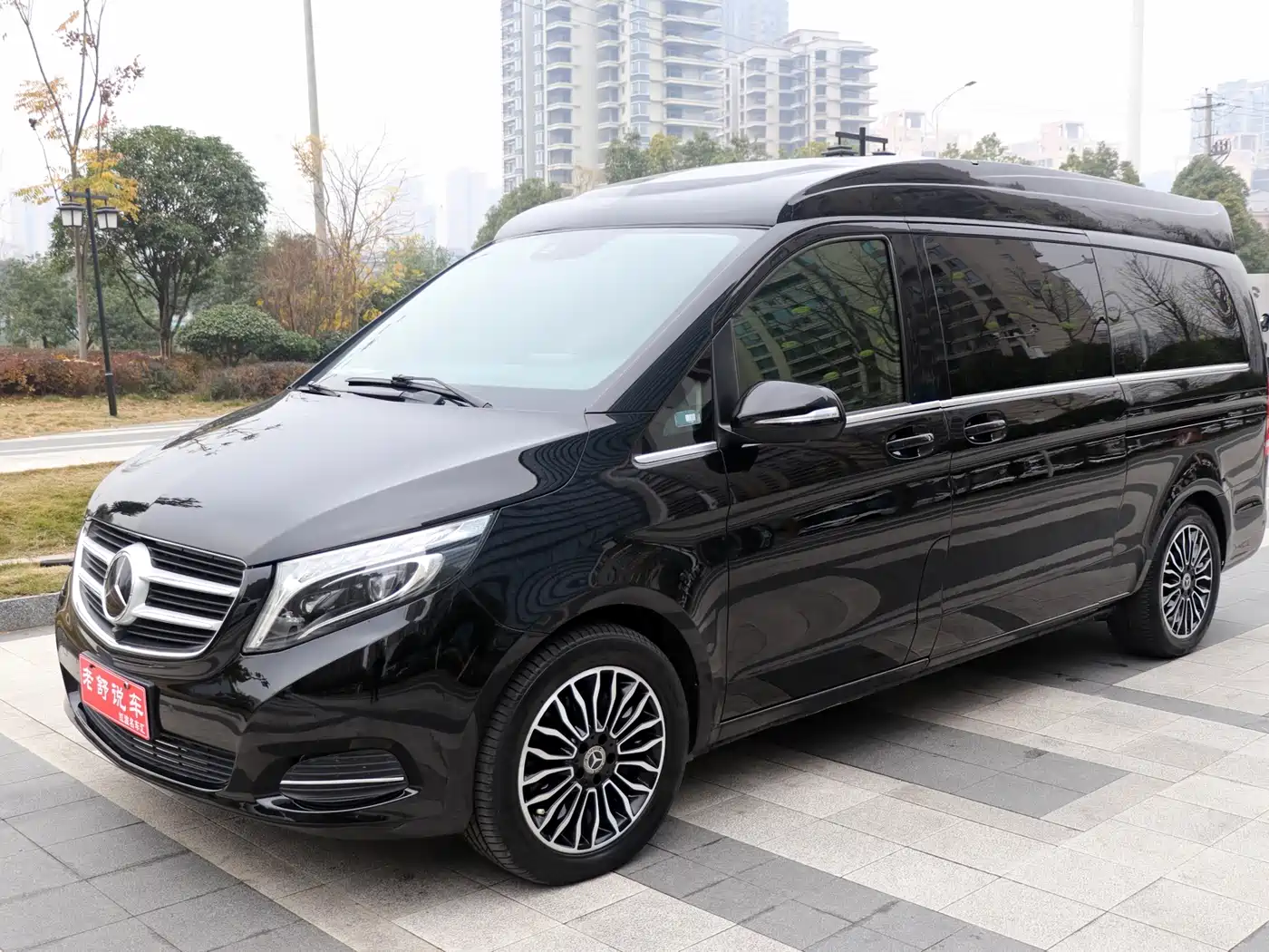 Mercedes-Benz V-Class 2018 V 260 L Premium Long Wheelbase Edition China VI