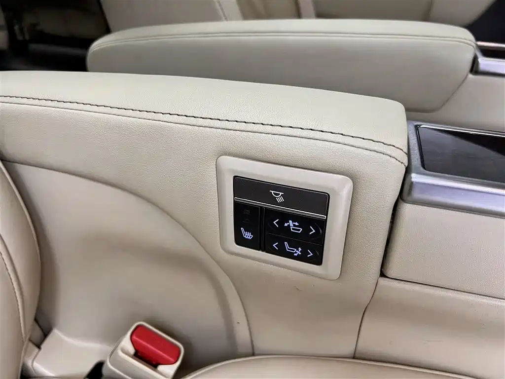 Toyota Alphard 2019 Hybrid 2.5L Luxury фото 24