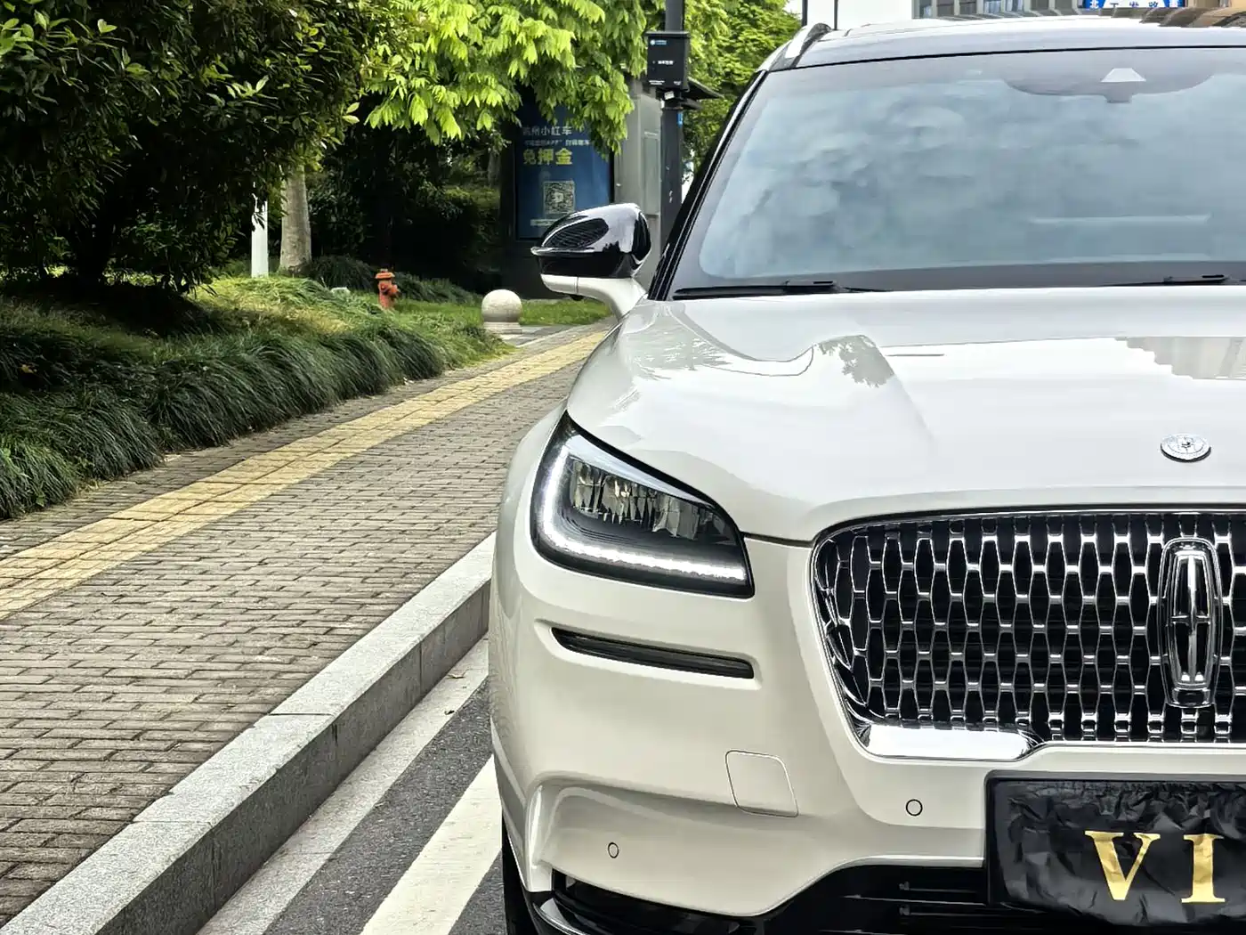 LINCOLN ADVENTURER