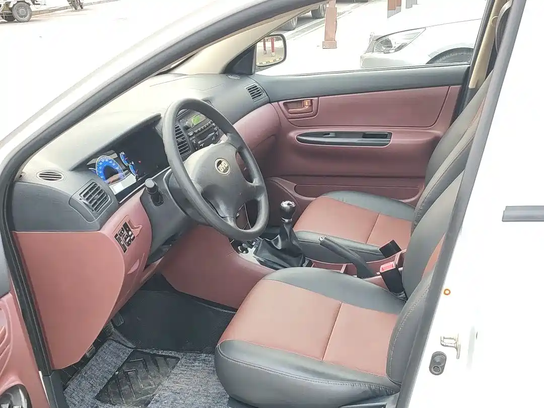 BYD F3 2012 Energy-saving Edition 1.5L Manual Comfort фото 9