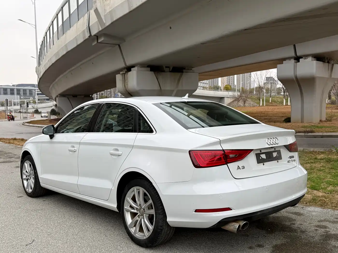 Audi A3 2015 Limousine 40 TFSI Automatic Comfort фото 4