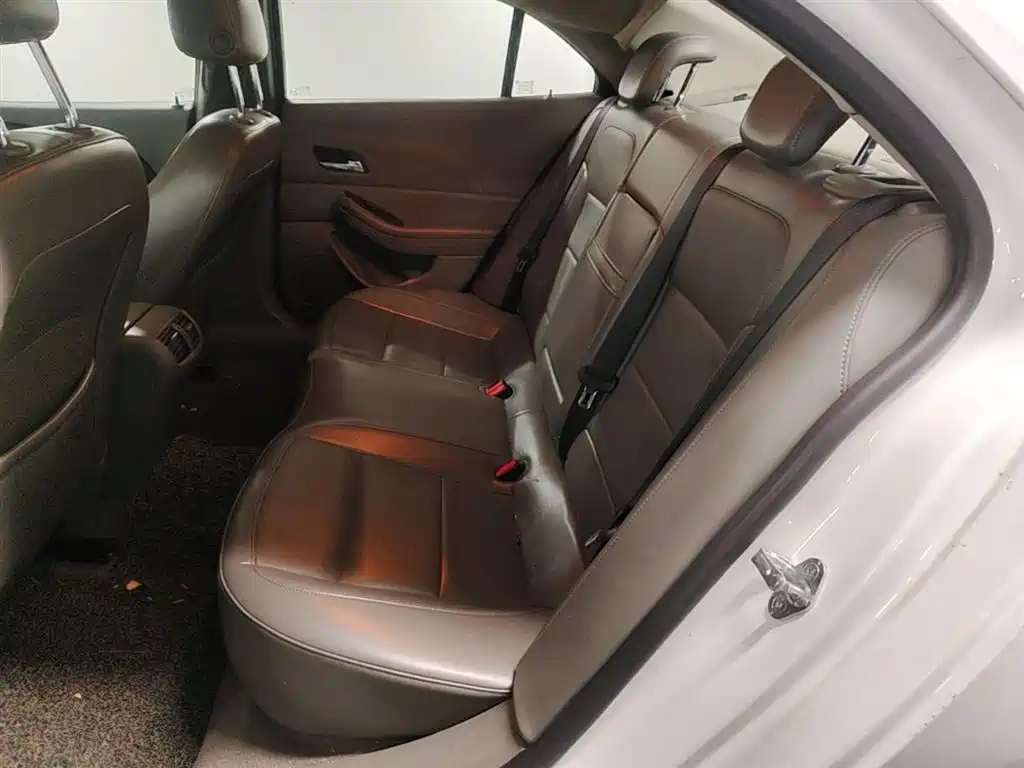 Chevrolet Malibu 2014 2.0L Automatic Luxury фото 17
