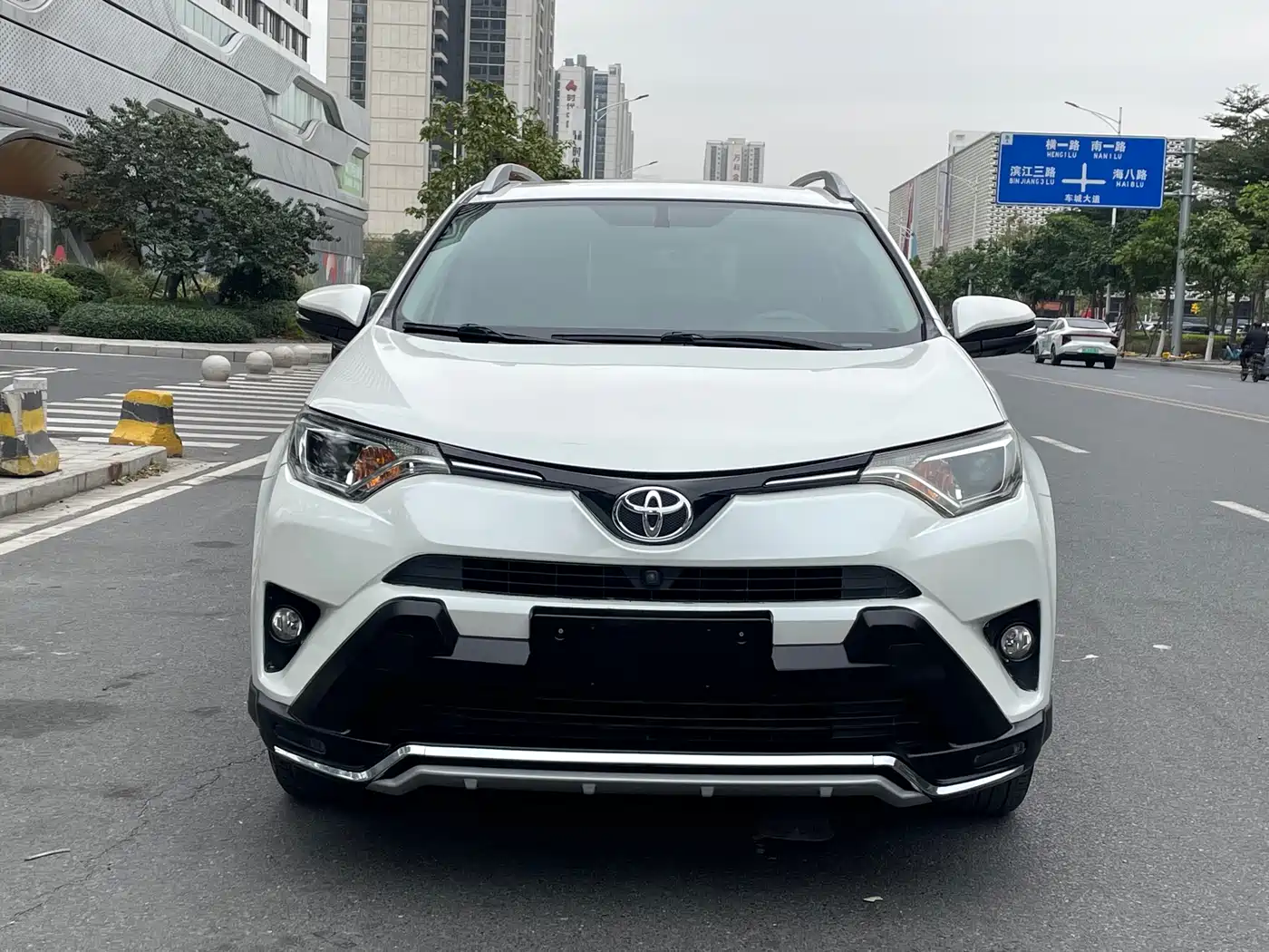 Toyota RAV4 Rongfang 2016 2.0L CVT 2WD Trend (China V) фото 2