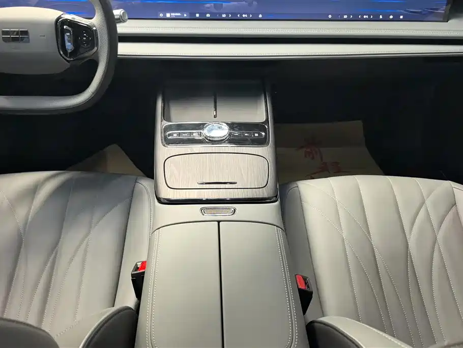 Geely Galaxy Galaxy E8 2025 575km Voyage Smart Drive Edition фото 16