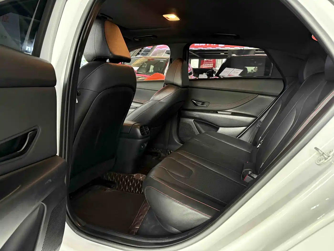 Hyundai Elantra 2022 240TGDi DCT LUX Premium Edition фото 5