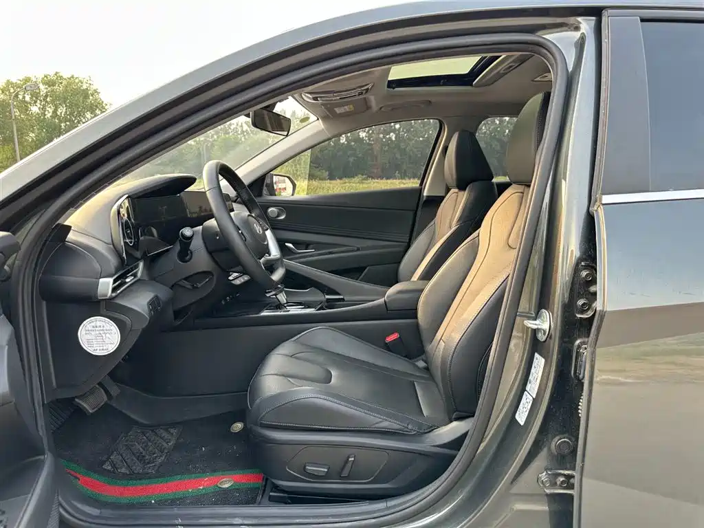 Hyundai Elantra 2023 Model 1.5L CVT LUX Premium Edition фото 8