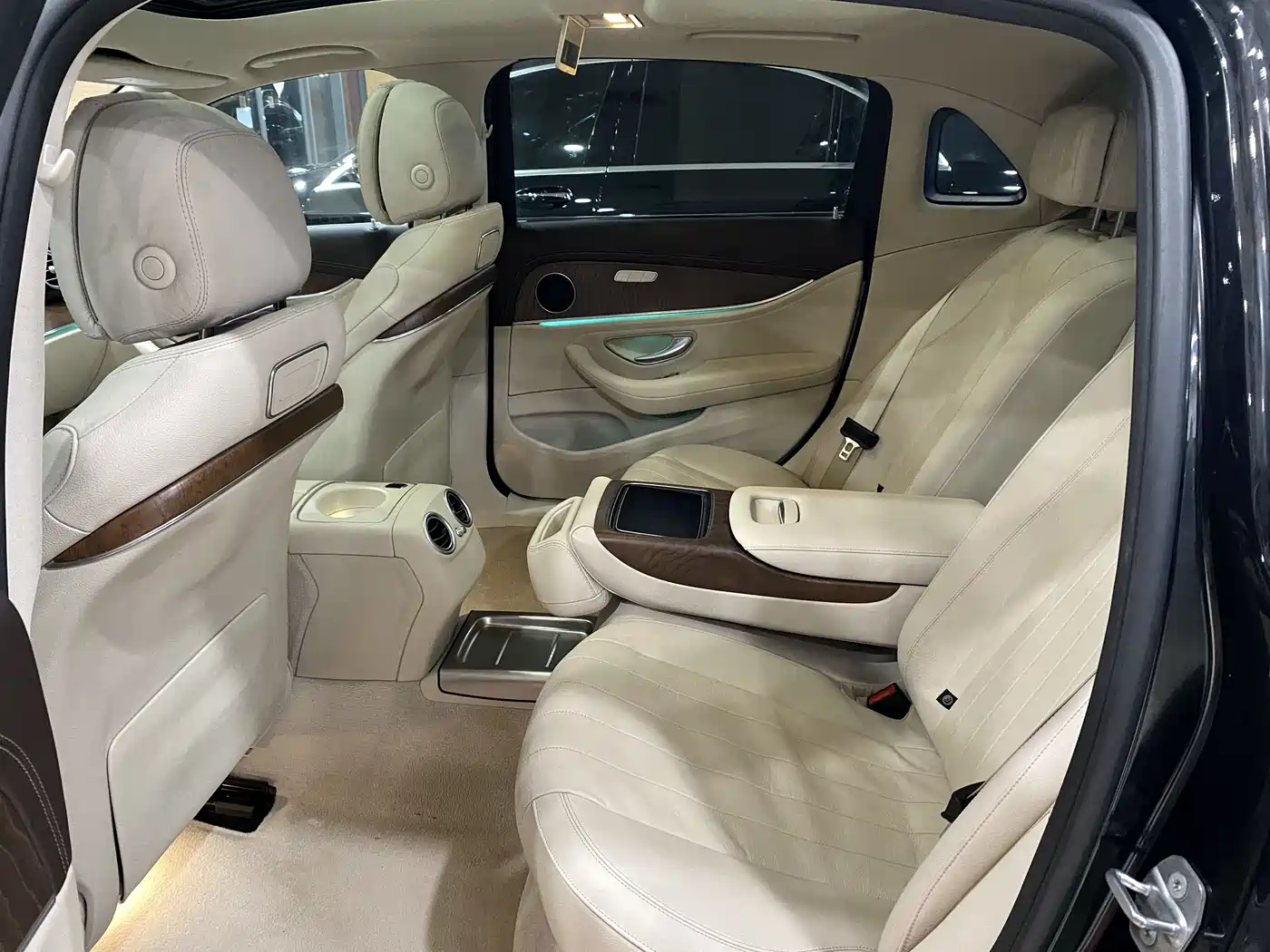 Mercedes-Benz E-Class 2017 Model E 320 L 4MATIC фото 10
