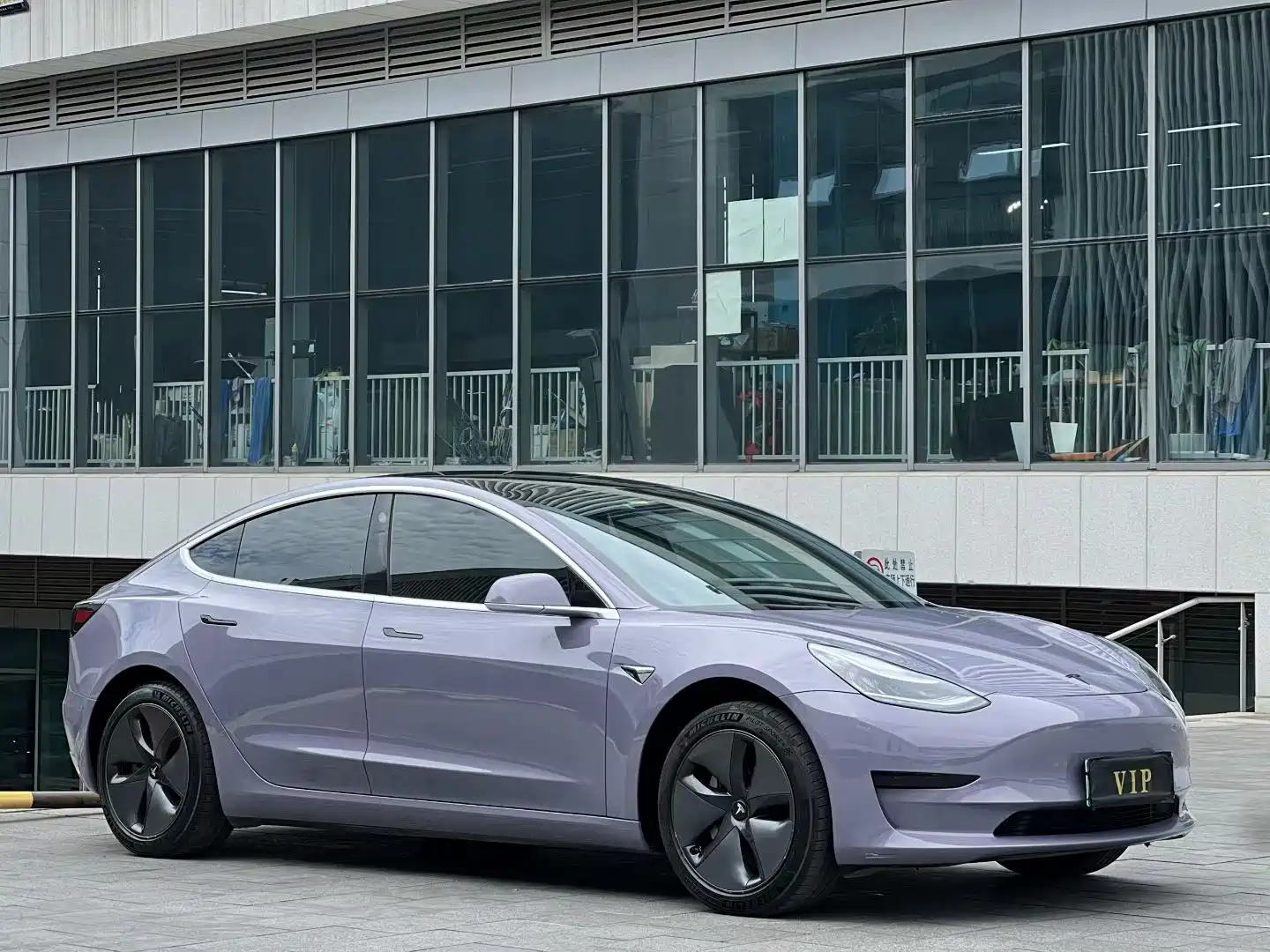 Фото 3 - Tesla Model 3