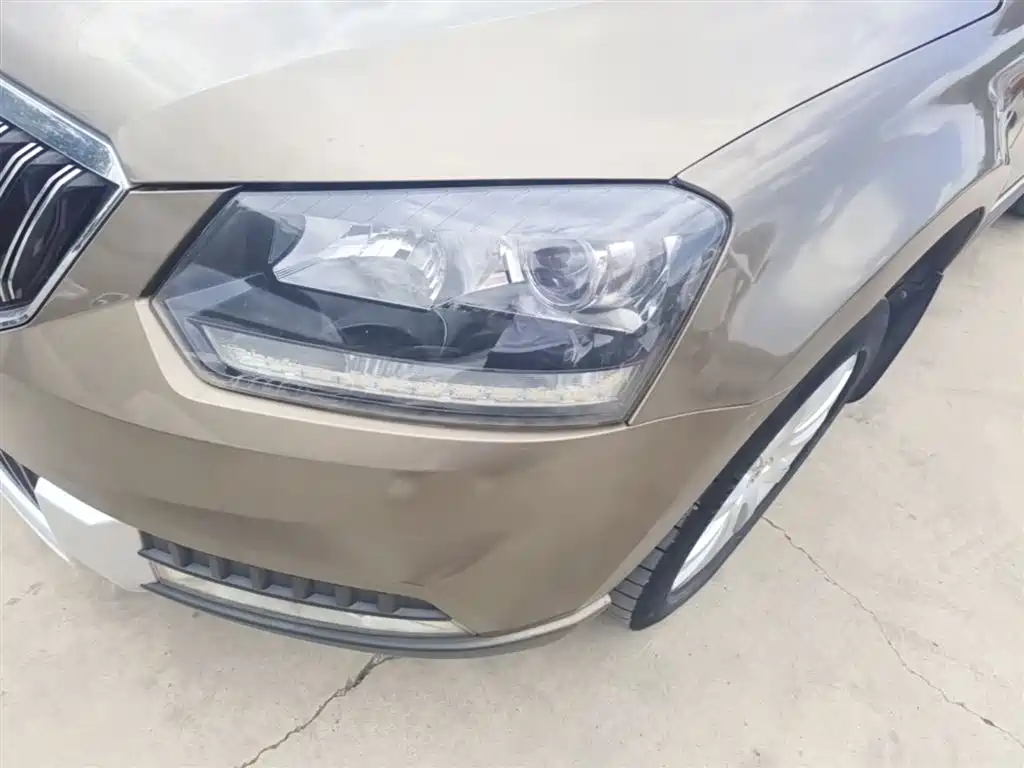 Škoda Yeti 2014 1.4TSI Manual Polar фото 24