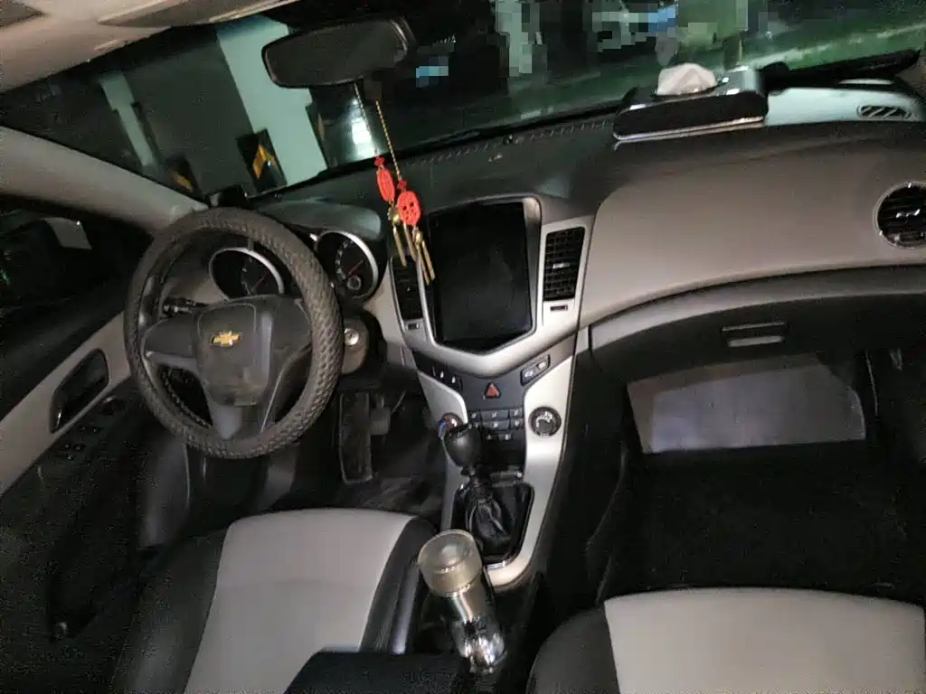 Photo 12 - Chevrolet Cruze
