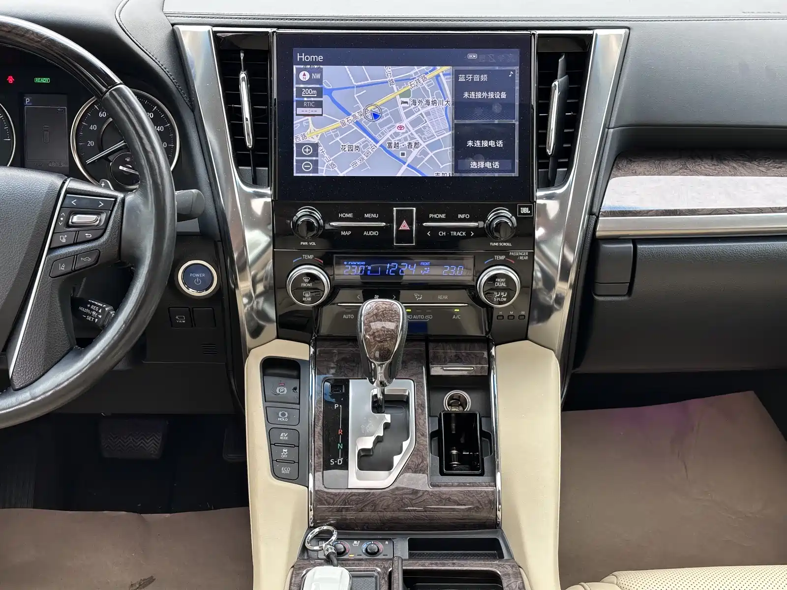Фото 22 - Toyota Vellfire