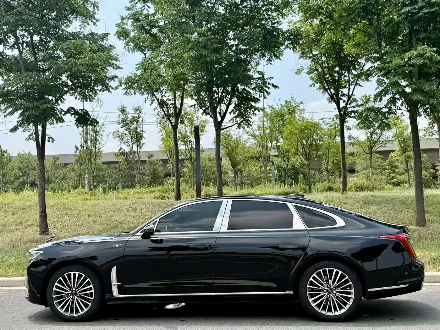 Hongqi H9 2022 2.0T Smart Connect Flag Joy Edition фото 7